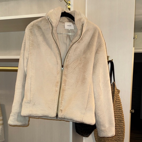 Vince soft off white faux fur Jacket size Medium - Picture 1 of 8